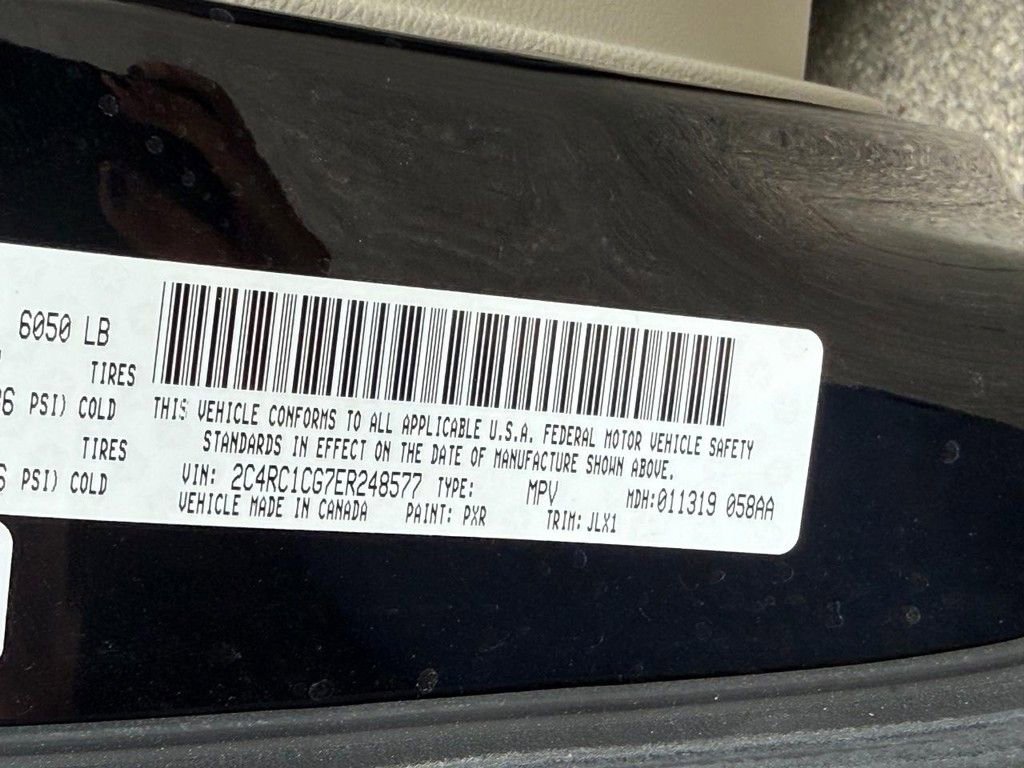 Used 2014 Chrysler Town & Country Touring-L FWD image 28