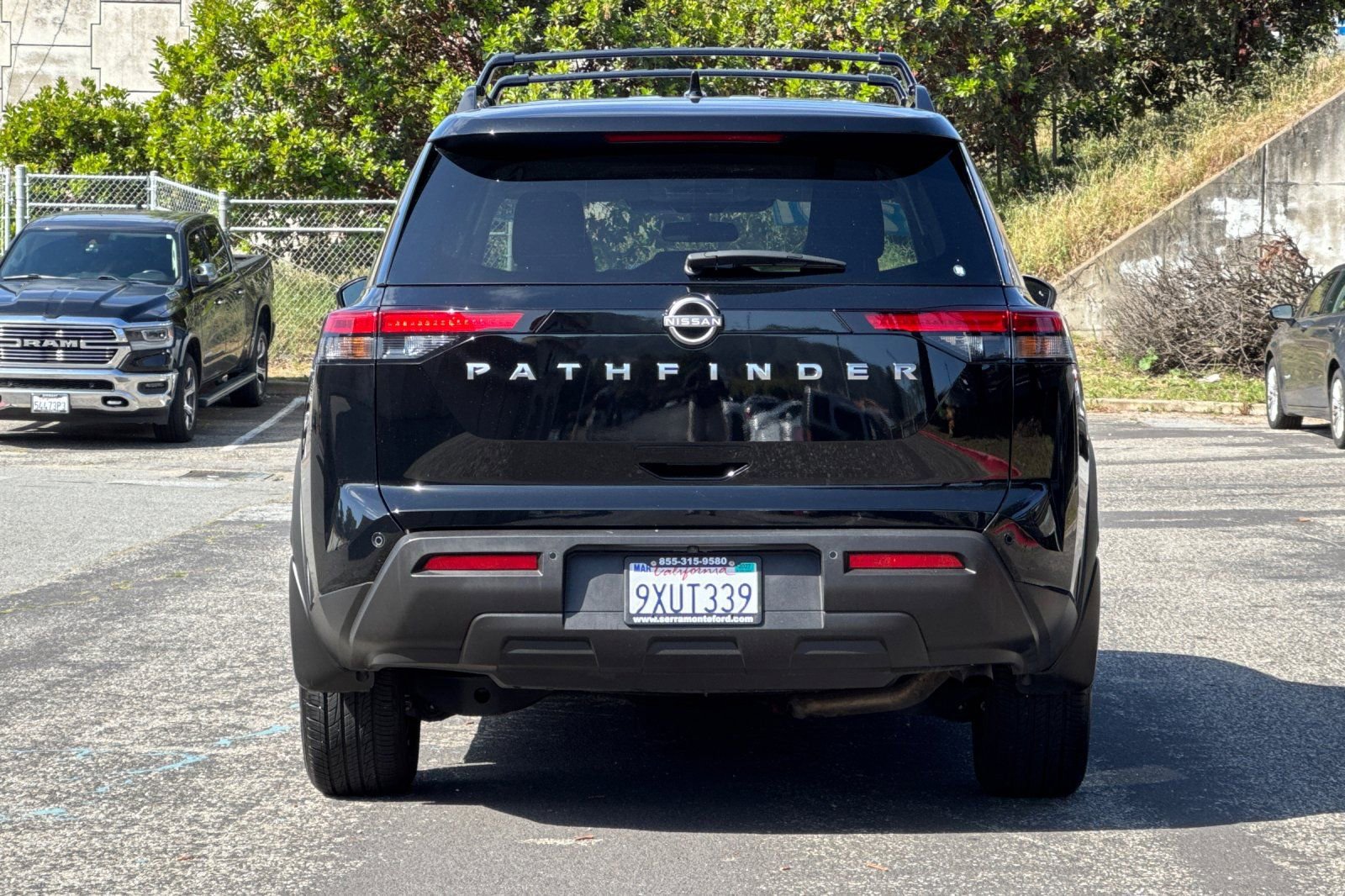 Used 2025 Nissan Pathfinder SV FWD image 6