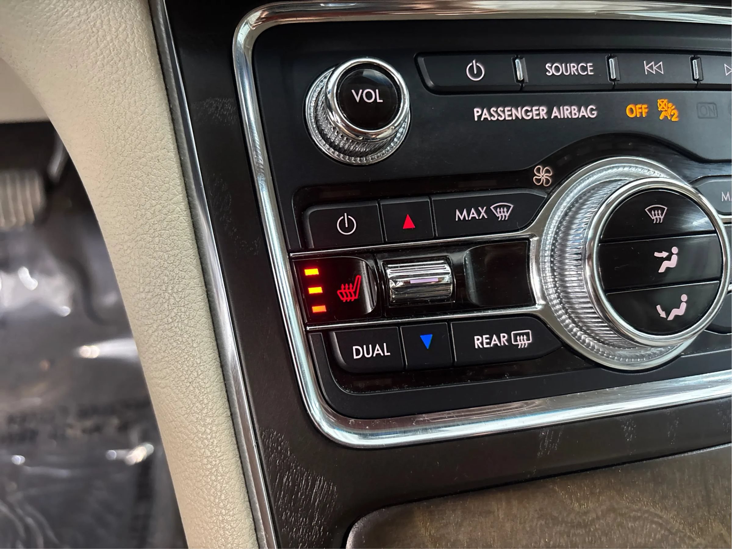 Used 2017 Lincoln Continental Select FWD image 42
