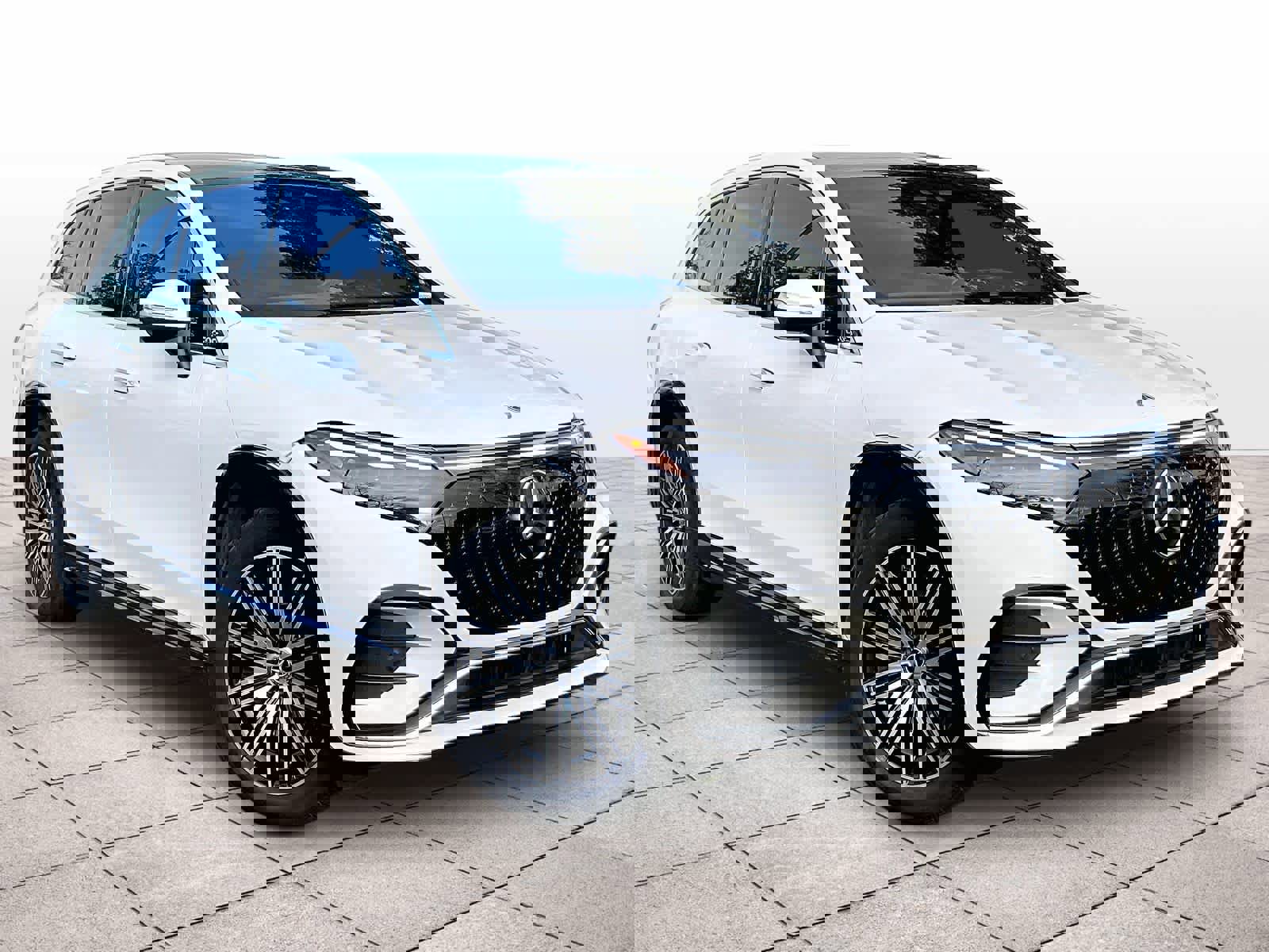 Used 2023 Mercedes-Benz EQS 580 4MATIC SUV image 2