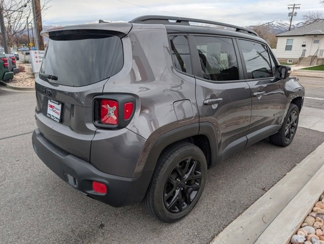 Used 2016 Jeep Renegade Latitude image 4