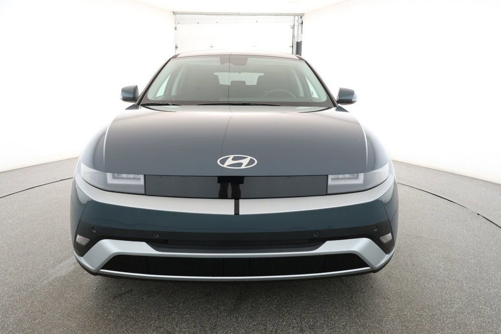 Used 2025 Hyundai Ioniq 5 SE image 2