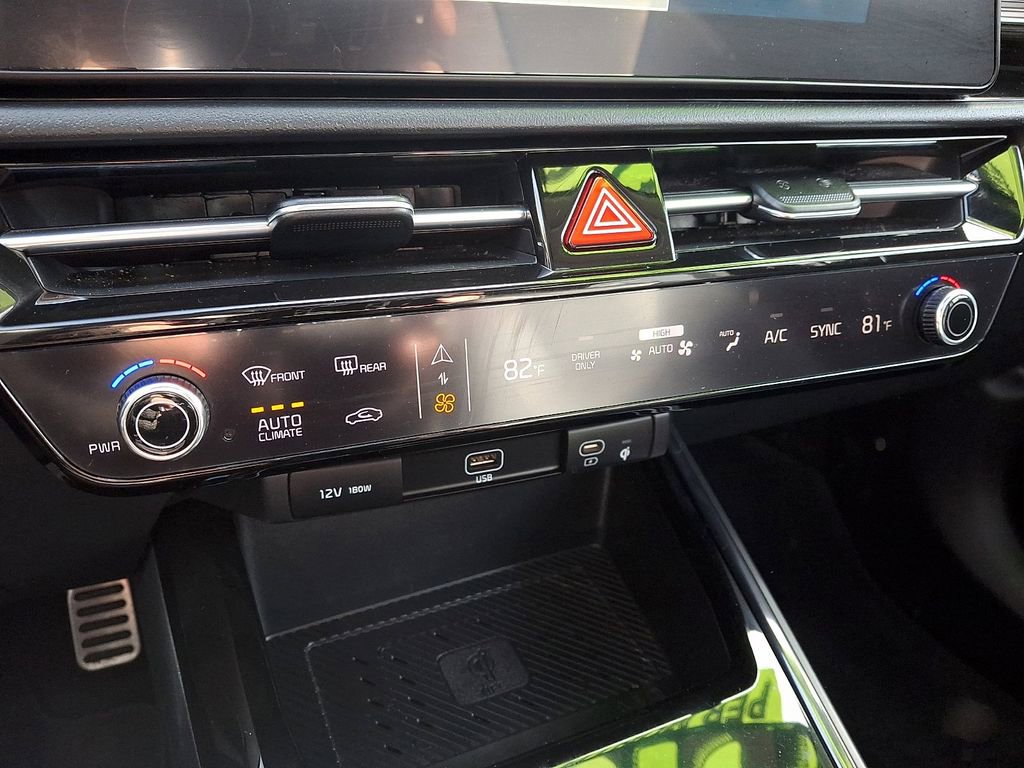 Certified 2024 Kia Niro SX Touring image 16