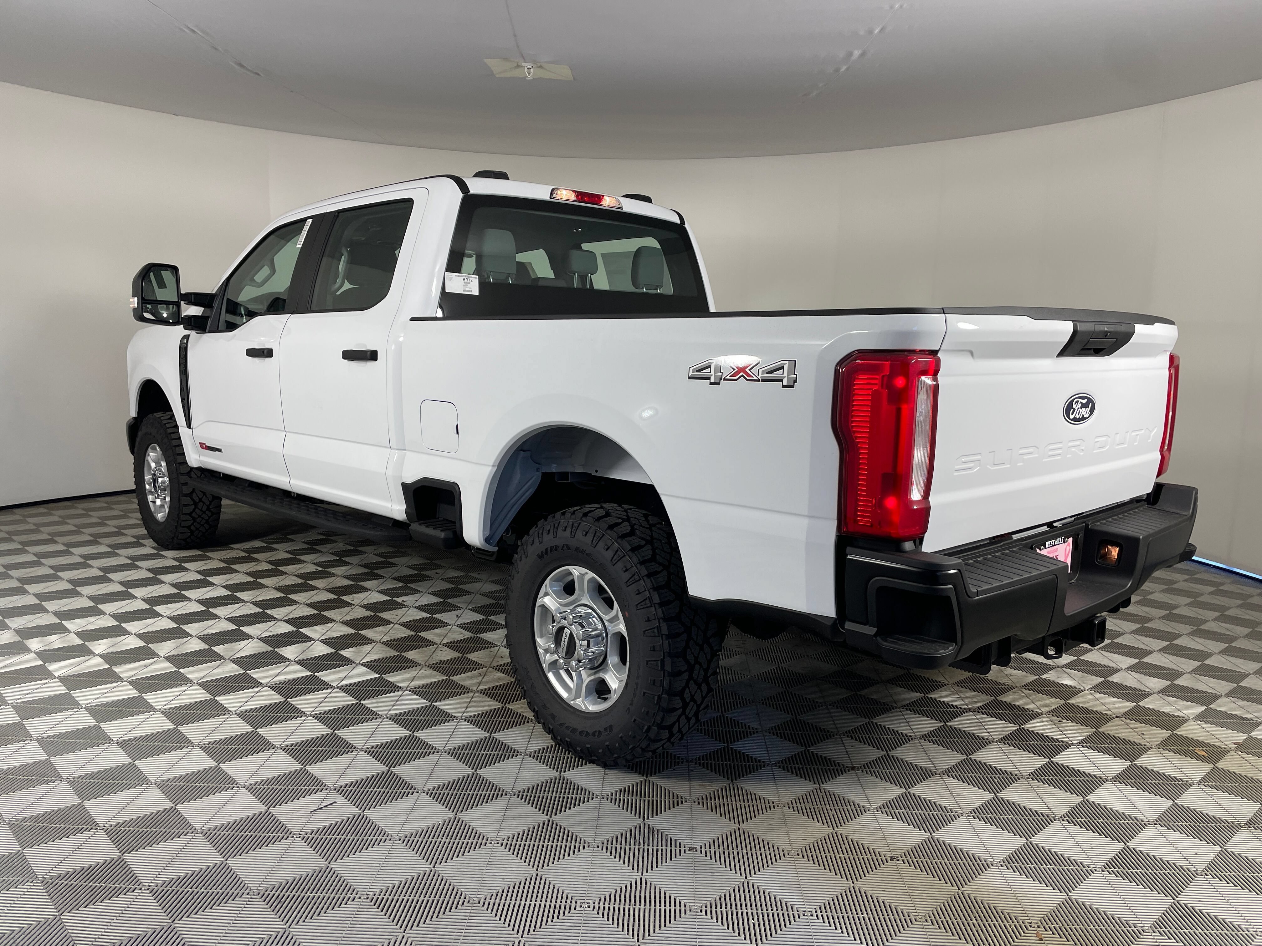New 2027 Ford F250 XL w/ XL Off-Road 35" Tire Pakckage AWD/4WD image 8