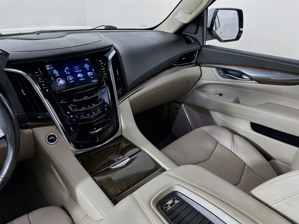 Used 2018 Cadillac Escalade Luxury AWD/4WD image 20