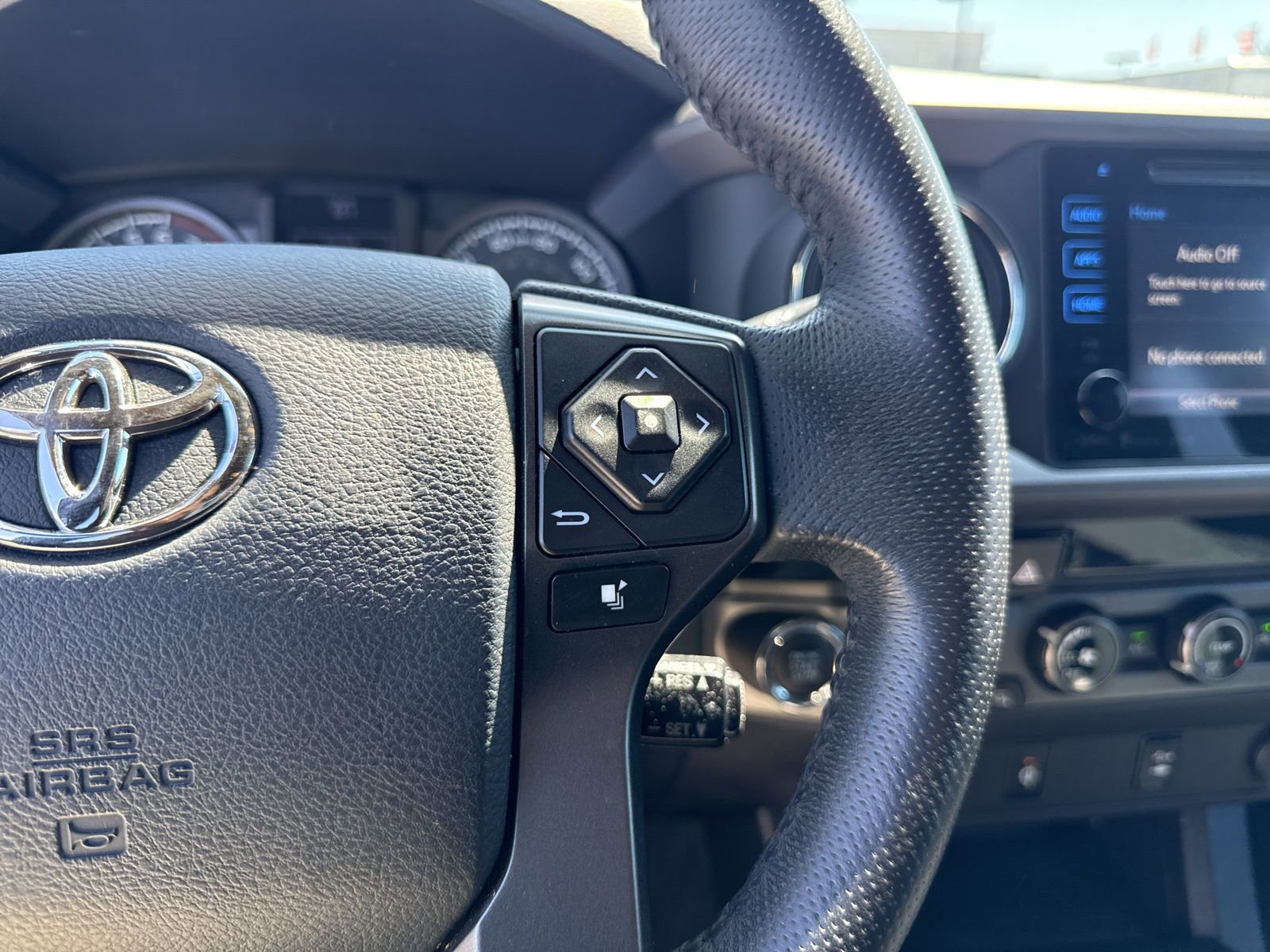 Used 2017 Toyota Tacoma TRD Sport w/ Tow Package (A/T) image 18