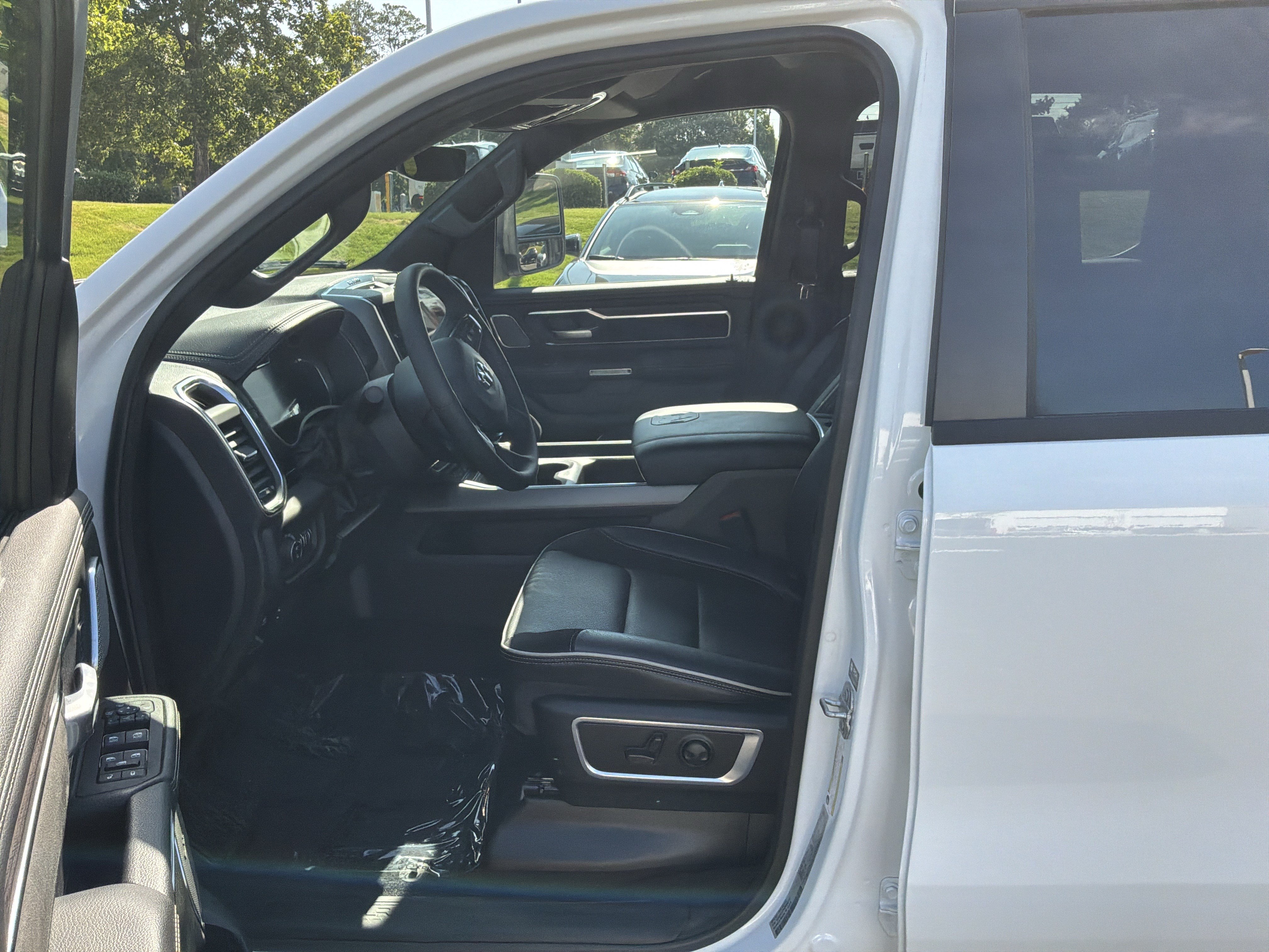 Used 2025 RAM 1500 Laramie w/ Night Edition AWD/4WD image 16