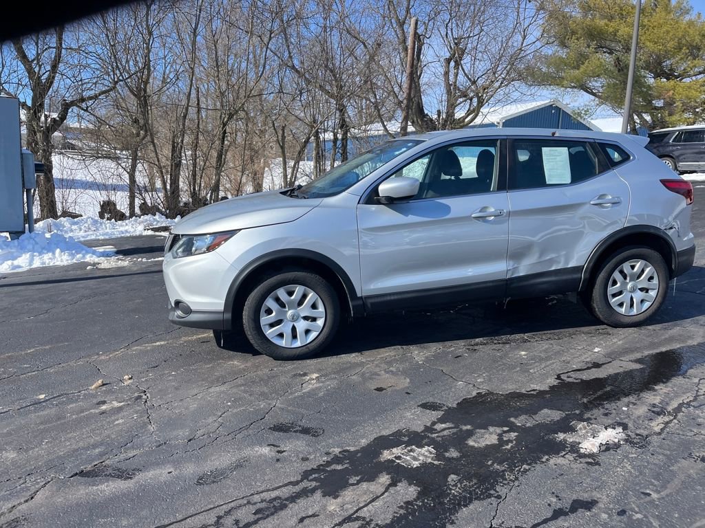 Used 2019 Nissan Rogue Sport S image 2