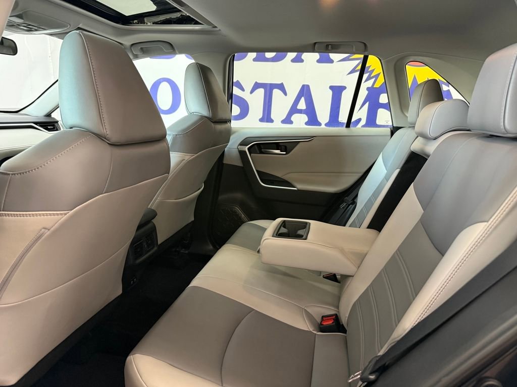 Used 2019 Toyota RAV4 XLE Premium image 16