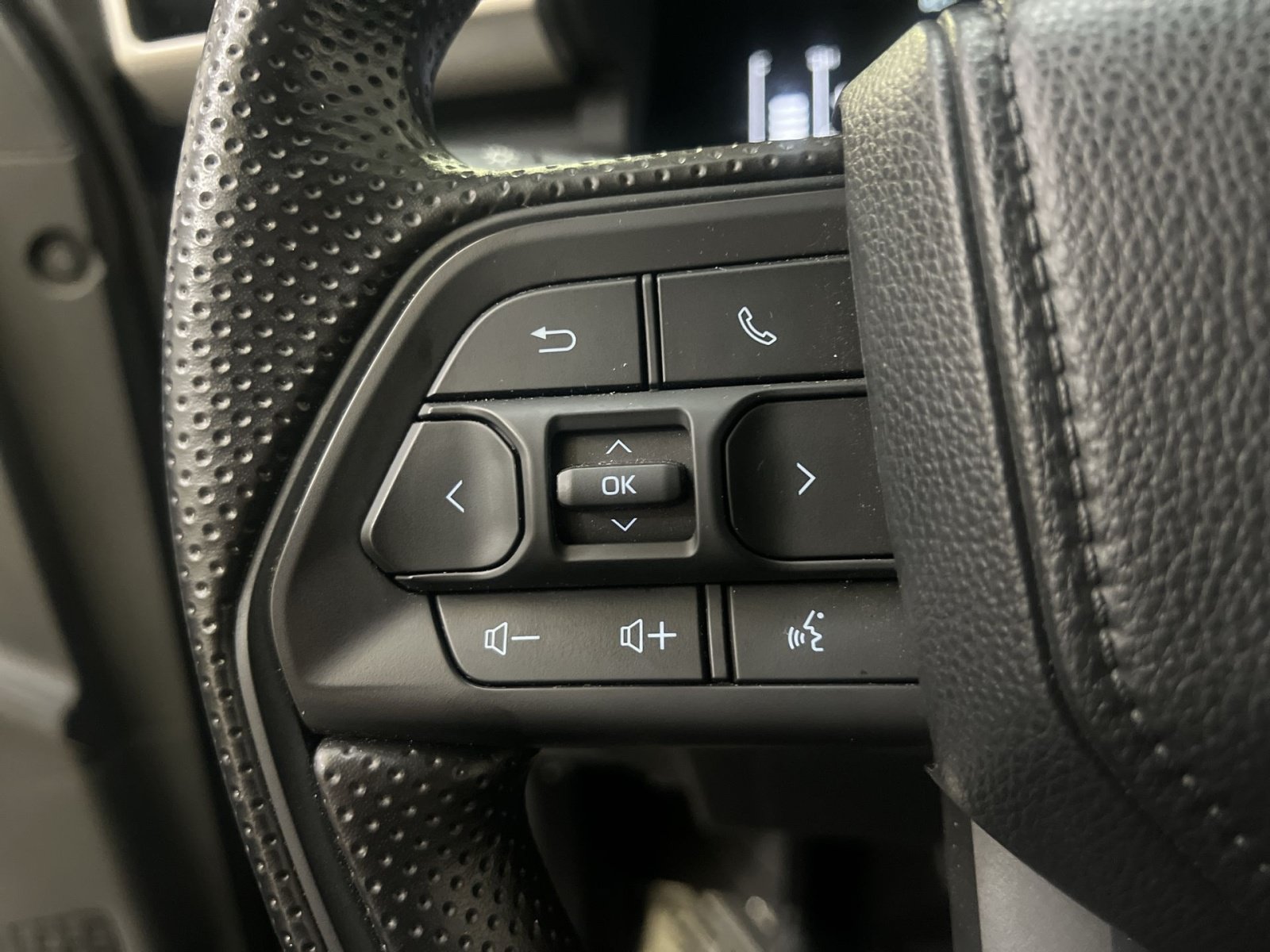 Used 2024 Toyota Tacoma SR5 AWD/4WD image 35