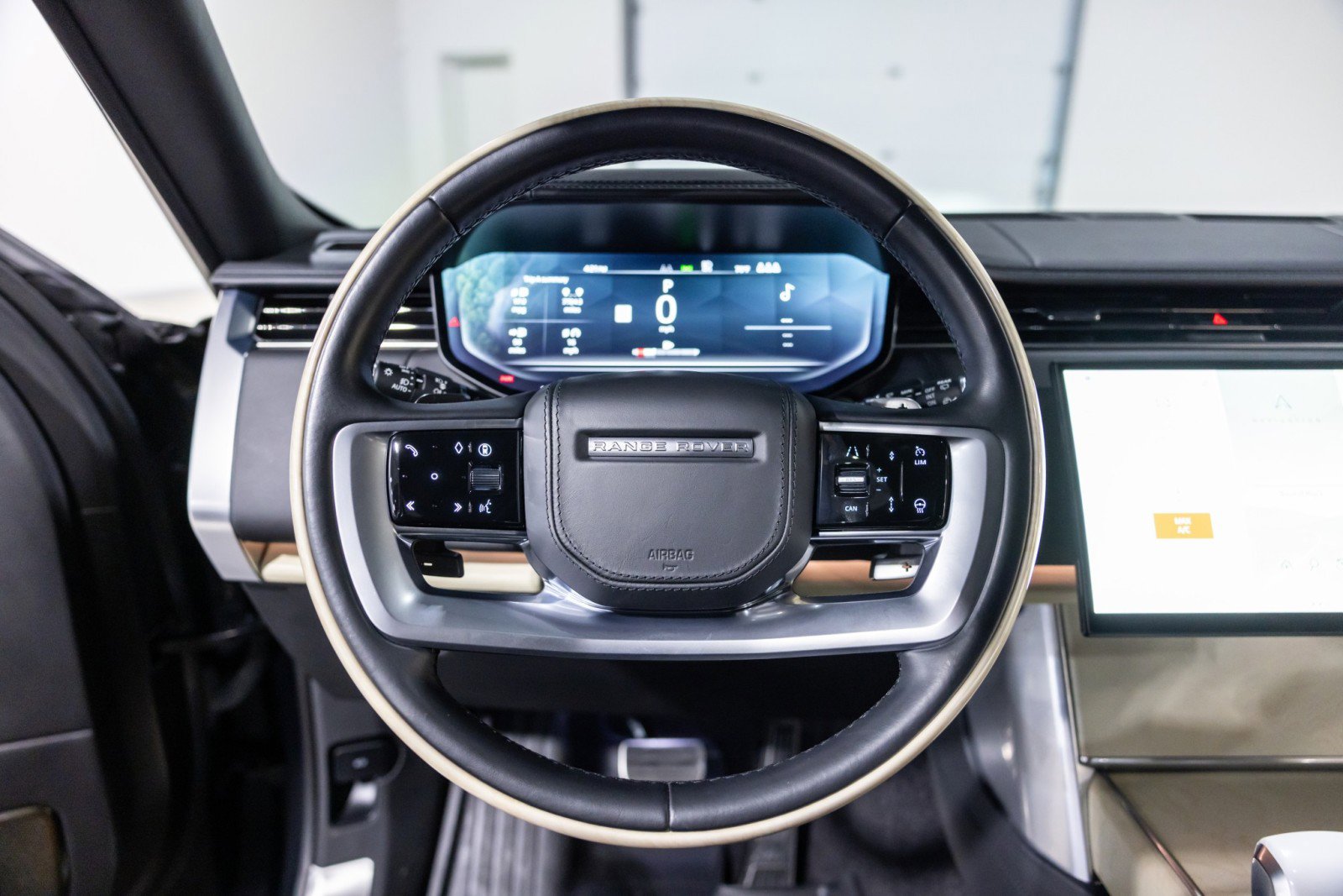 Used 2024 Land Rover Range Rover SV image 39