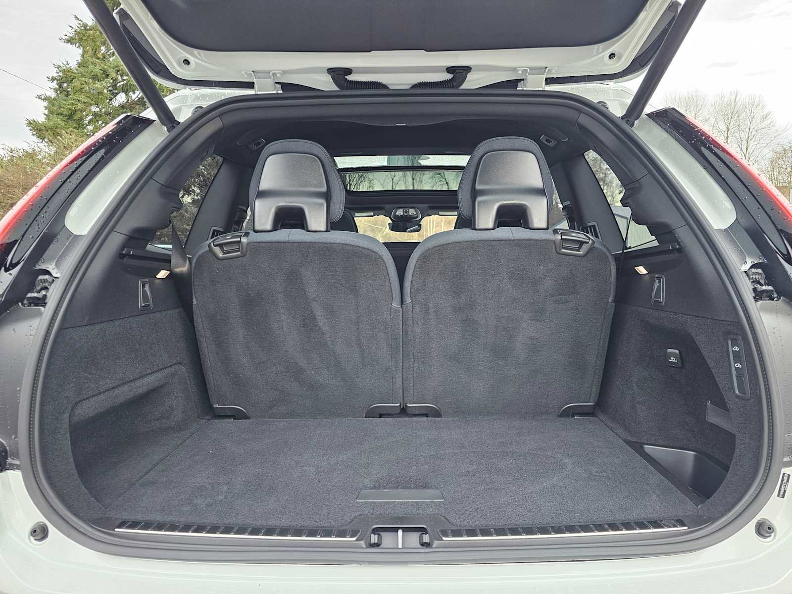 Certified 2025 Volvo XC90 T8 Ultra image 17