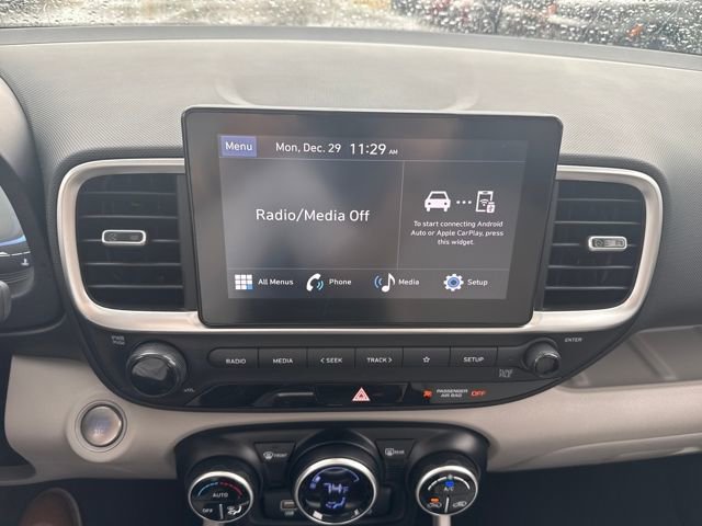 Certified 2024 Hyundai Venue SEL image 18