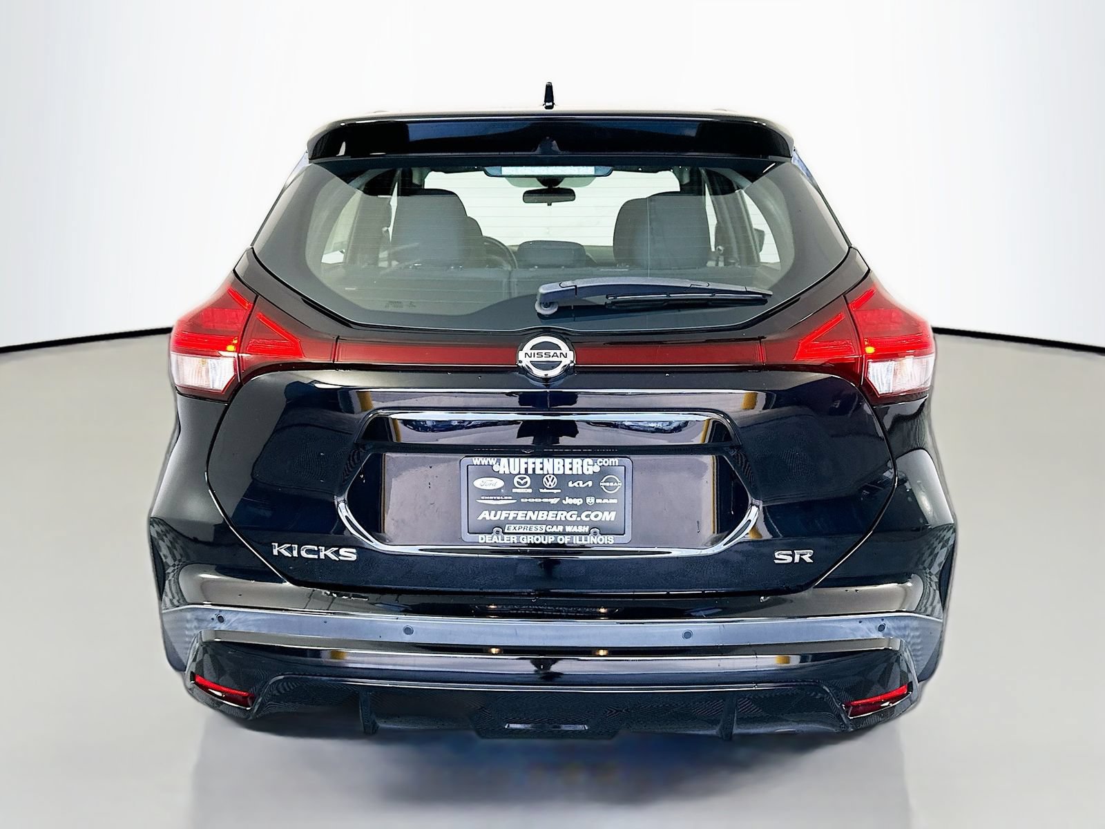 Used 2021 Nissan Kicks SR FWD image 6