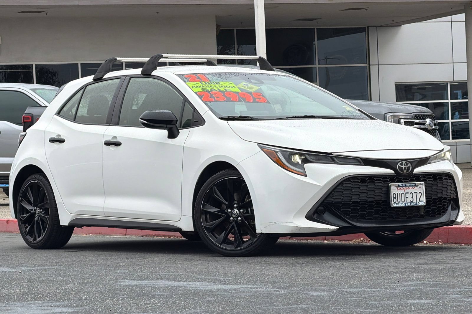 Used 2021 Toyota Corolla SE w/ Carpet Mat Package (TMS) FWD image 2