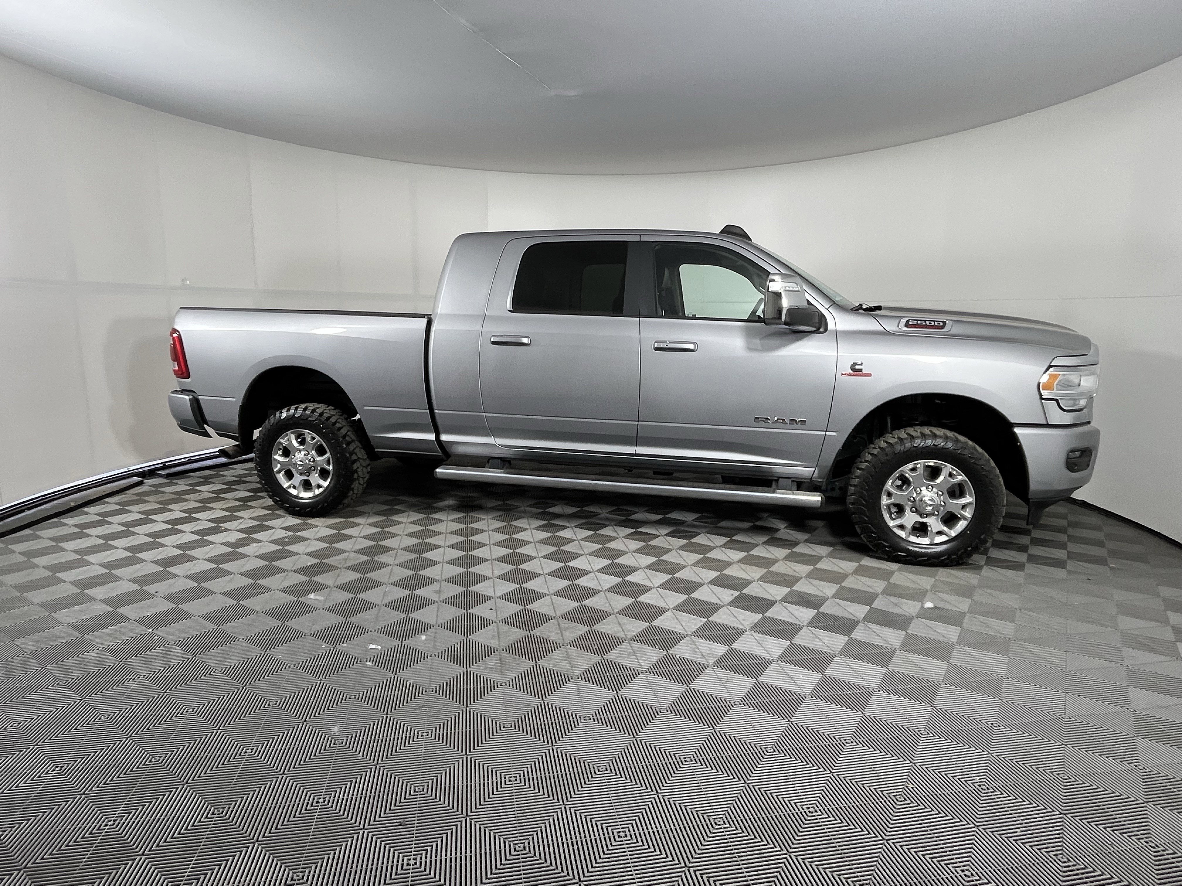 Used 2023 RAM 2500 Laramie AWD/4WD image 5