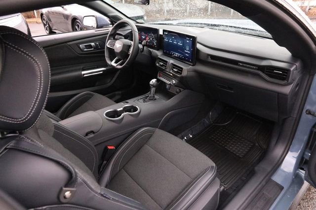 Used 2025 Ford Mustang Coupe image 22