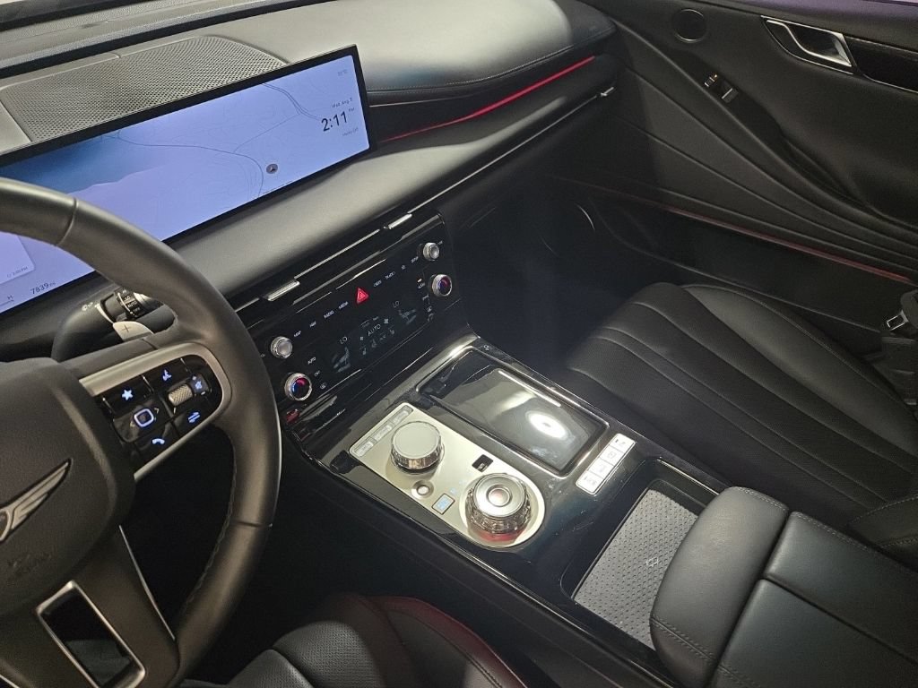 Used 2025 Genesis G80 2.5T AWD/4WD image 12