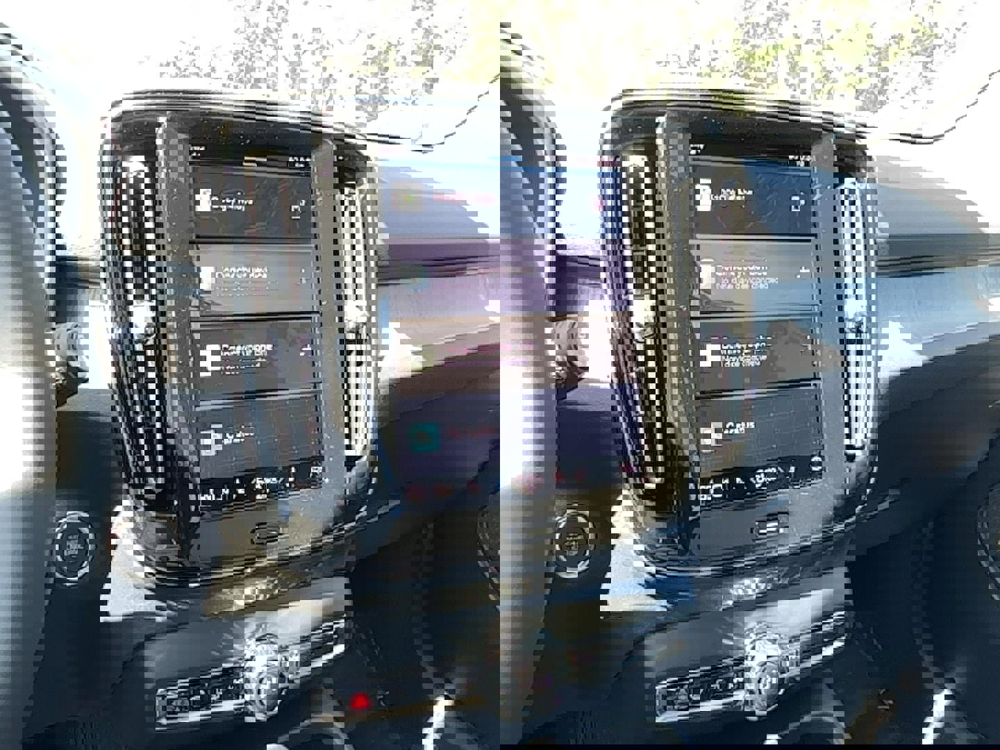 New 2025 Volvo XC40 B5 Ultra w/ Protection Package image 22