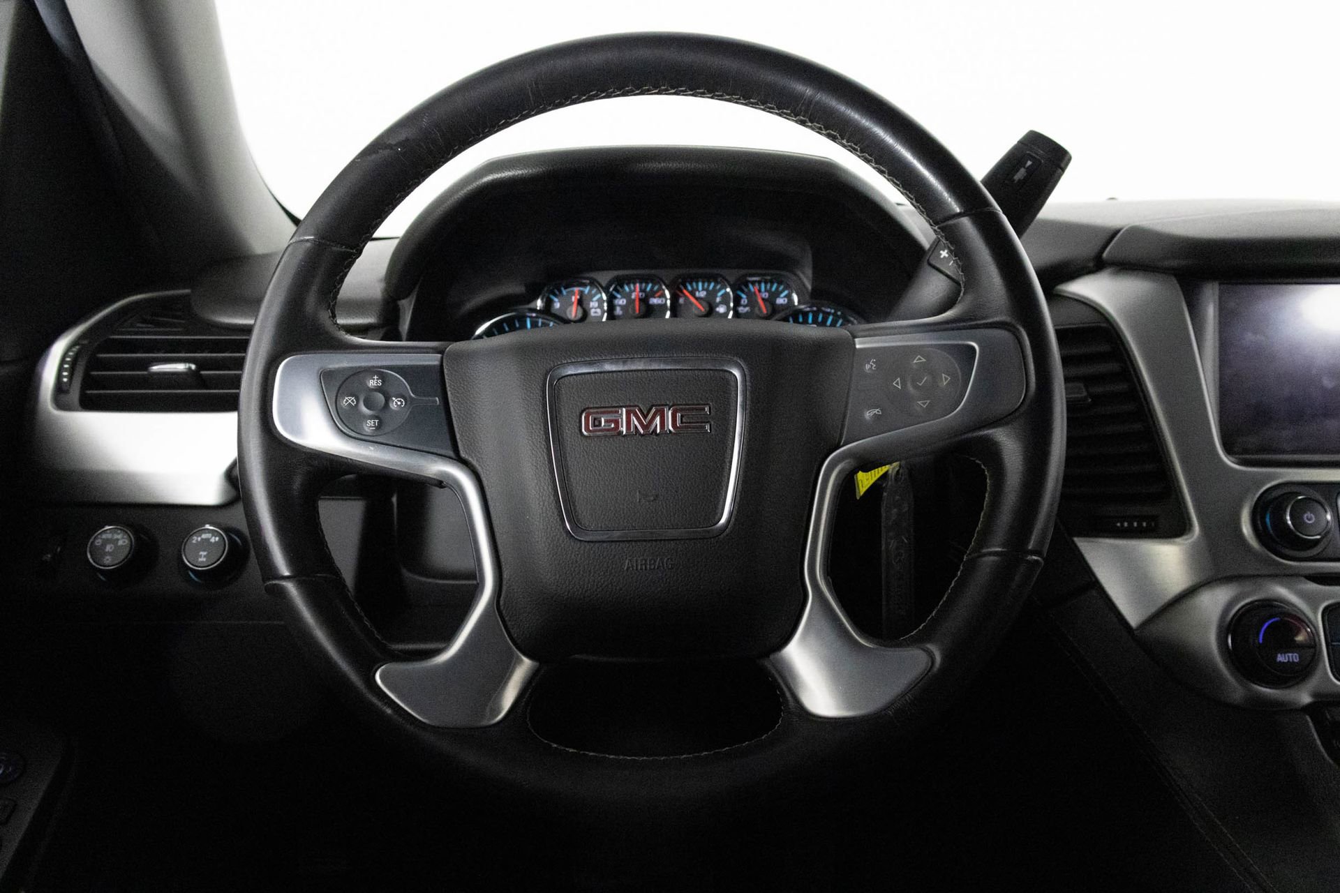 Used 2018 GMC Yukon SLE w/ SLE Value Package image 26