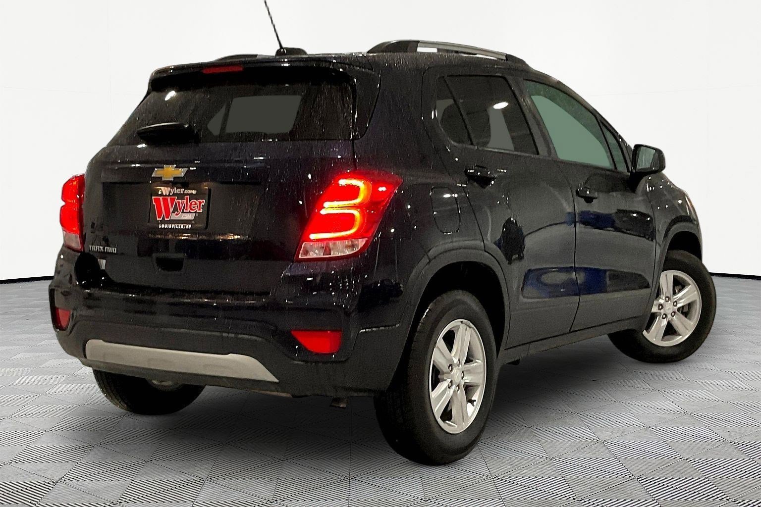 Used 2022 Chevrolet Trax LT w/ Driver Confidence Package AWD/4WD image 6