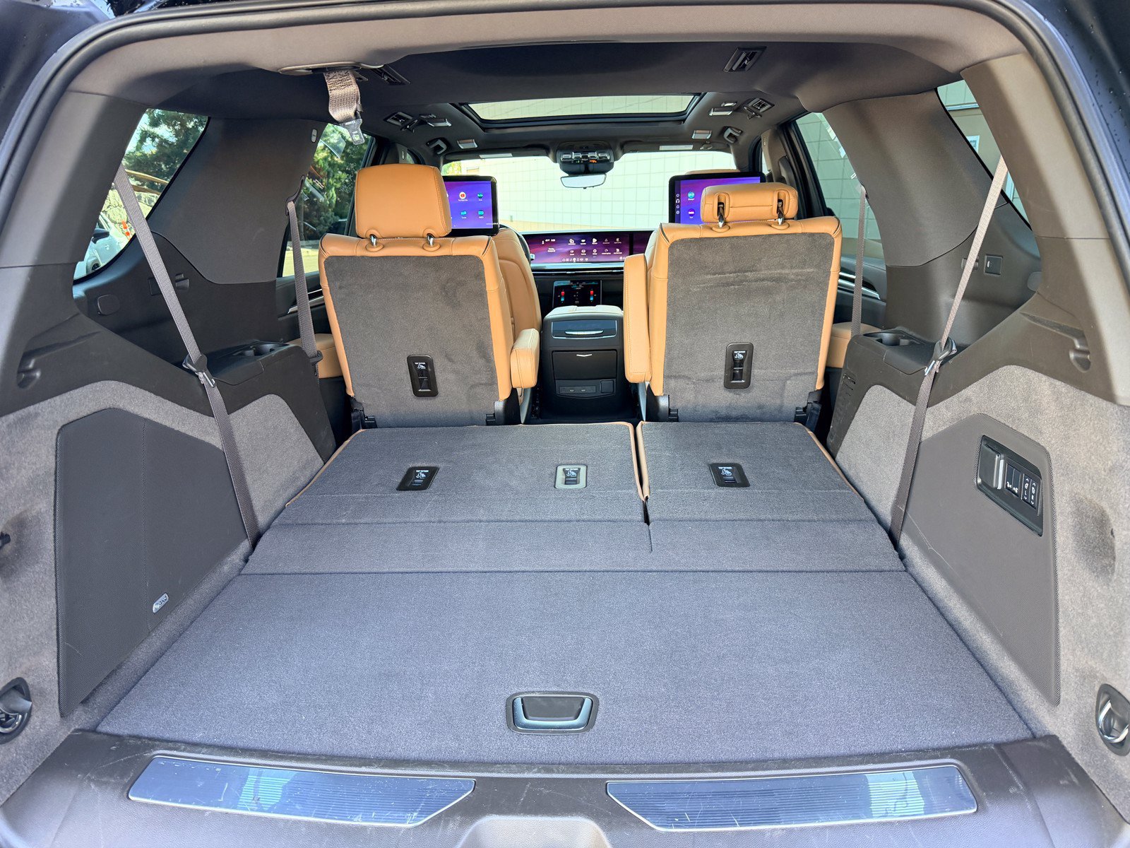 Used 2026 Cadillac Escalade Luxury w/ Touring Package AWD/4WD image 34