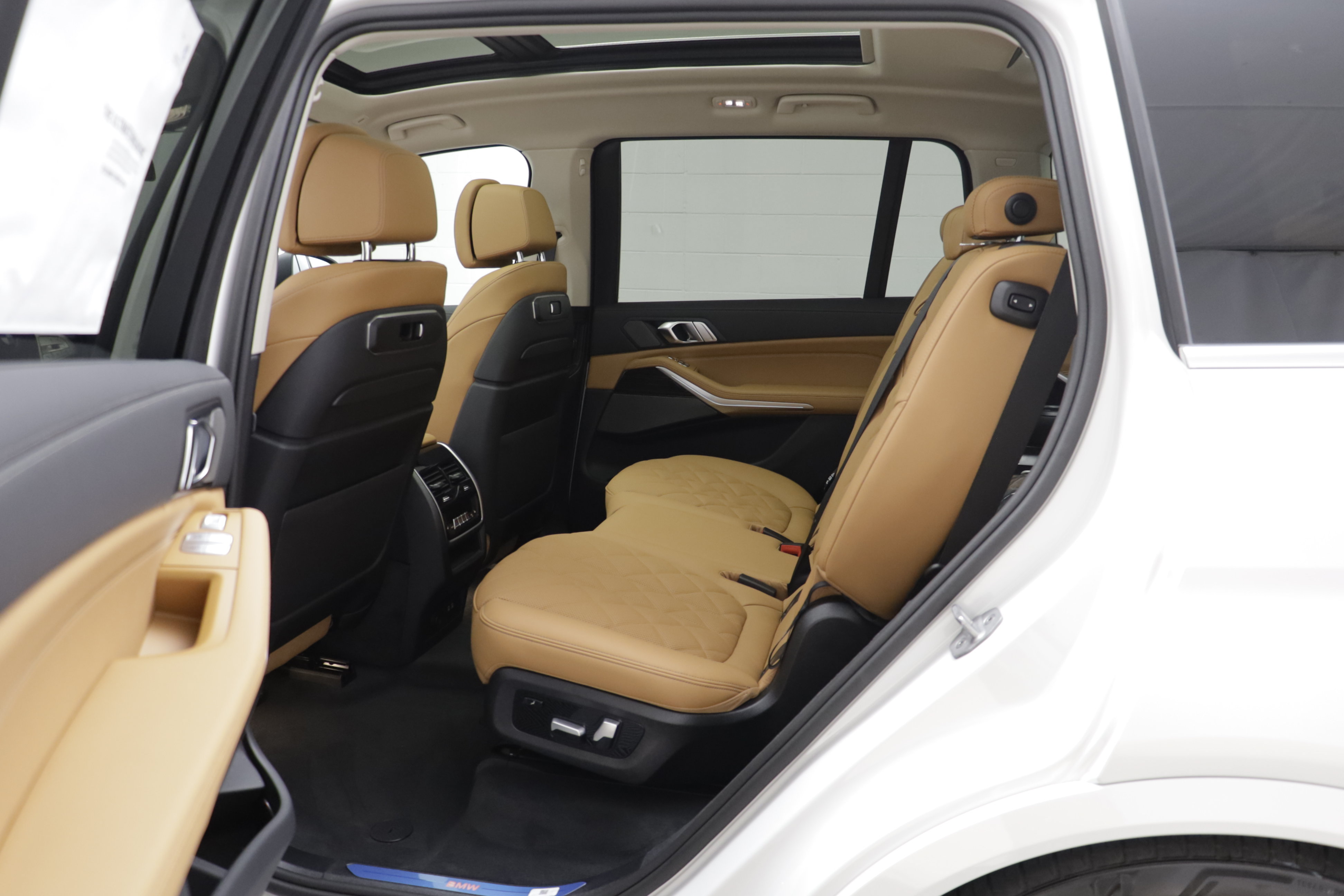 New 2027 BMW X7 xDrive40i w/ Executive Package AWD/4WD image 15