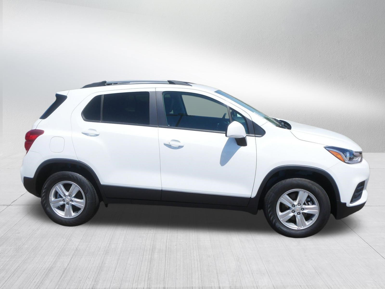 Used 2022 Chevrolet Trax LT w/ LT Convenience Package AWD/4WD image 8