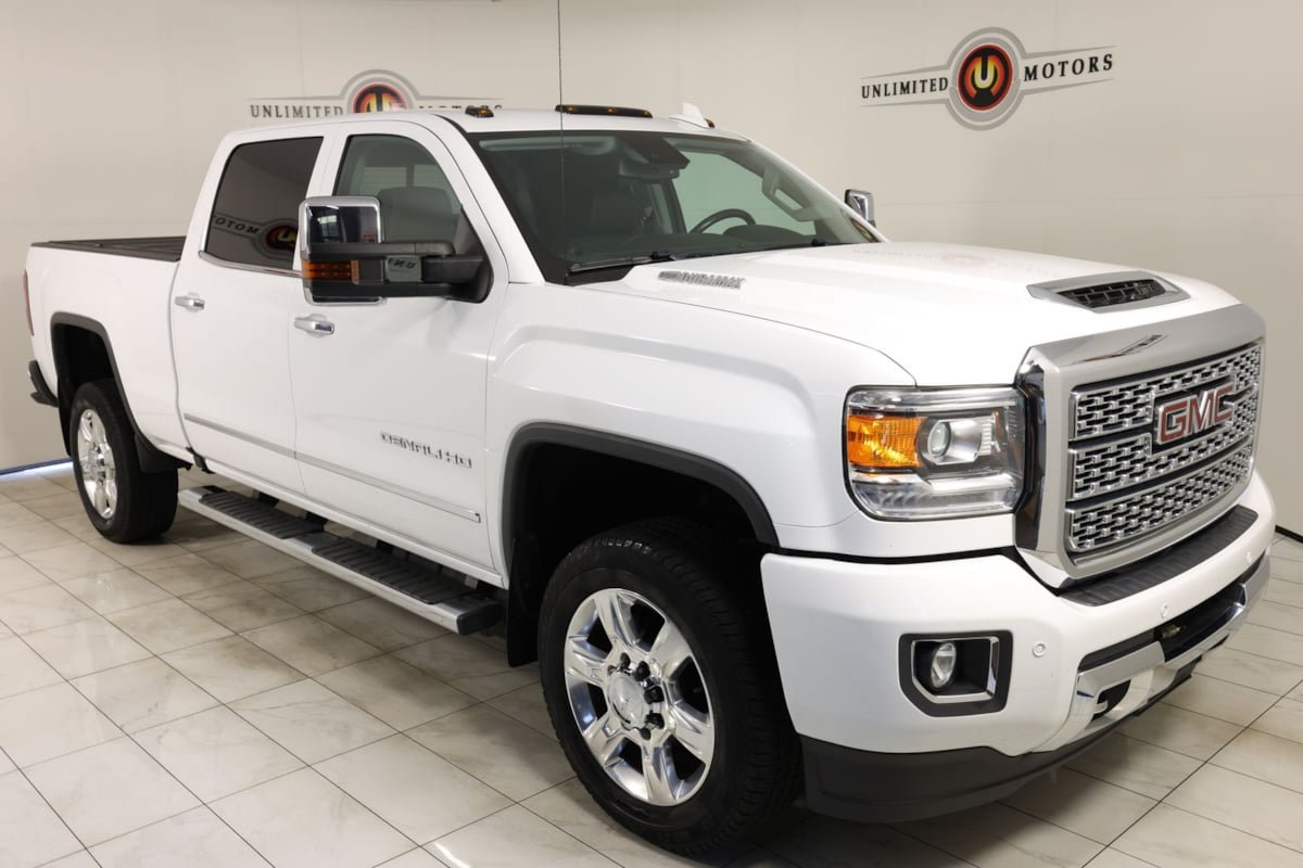 Used 2019 GMC Sierra 2500 Denali w/ Duramax Plus Package AWD/4WD image 39