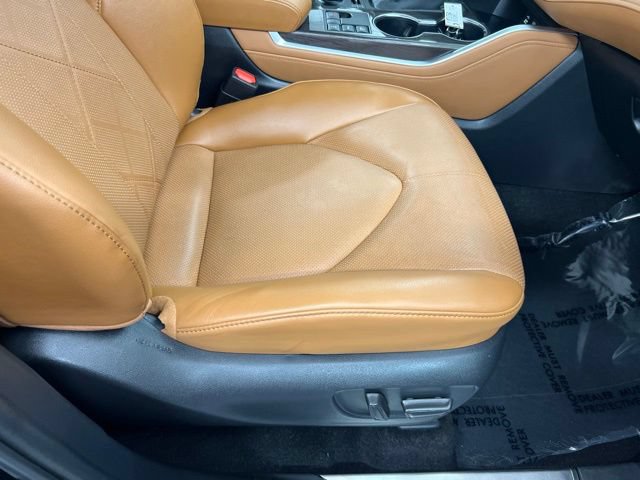 Used 2024 Toyota Highlander Platinum AWD/4WD image 28