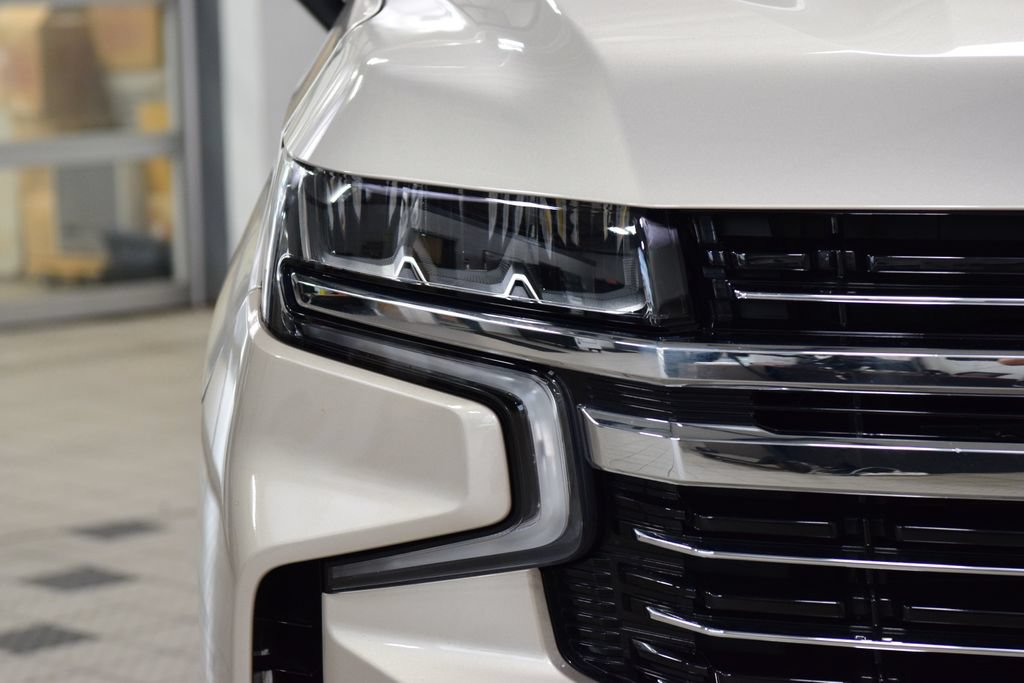 Used 2022 Chevrolet Tahoe LT w/ Luxury Package AWD/4WD image 12