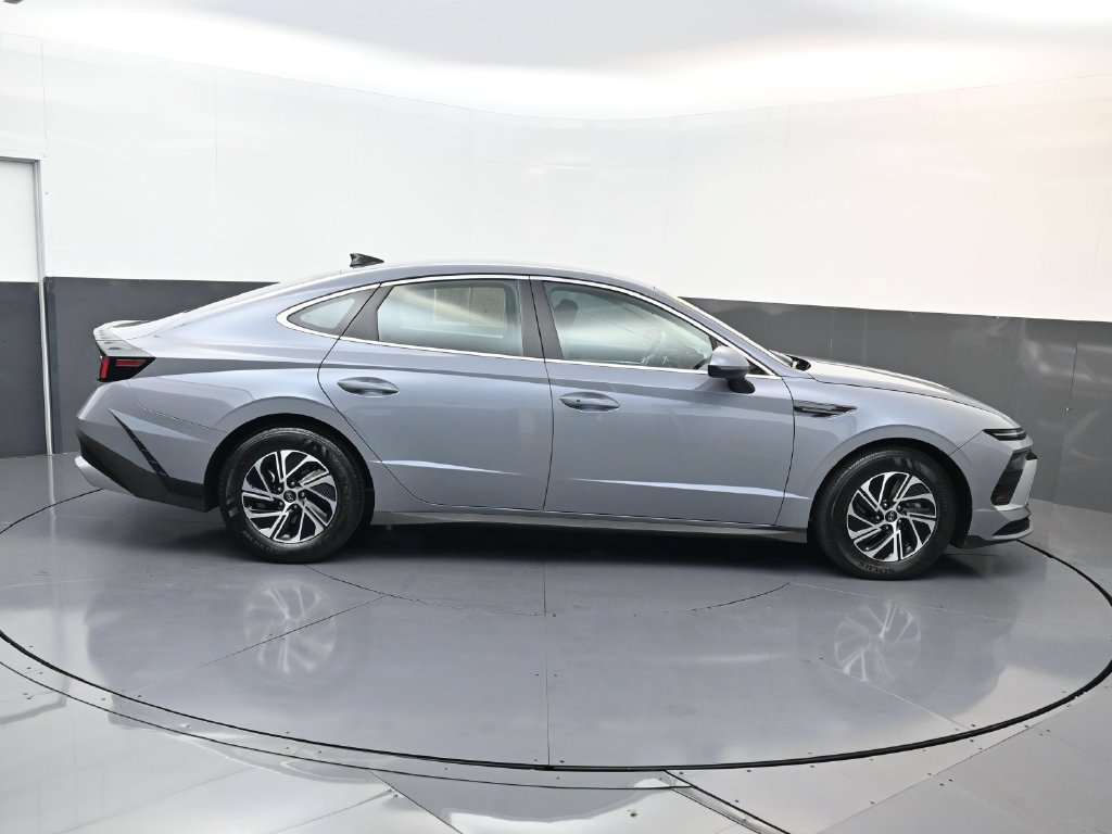 Certified 2026 Hyundai Sonata Blue FWD image 3
