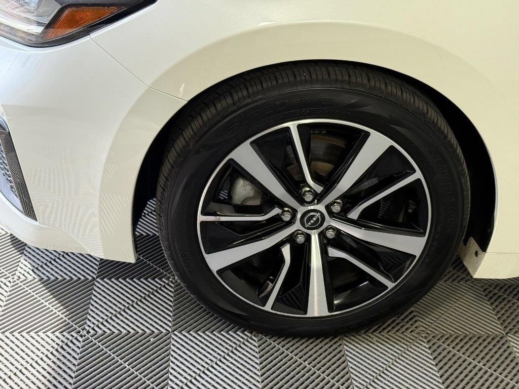 Used 2023 Nissan Maxima SV w/ Floor Mat Group FWD image 13