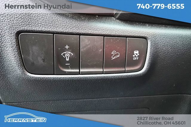 Used 2023 Hyundai Kona SE w/ Cargo Package image 18