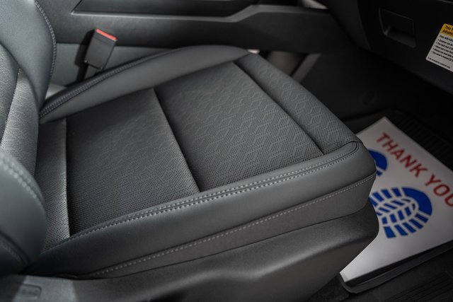 New 2026 Chevrolet Equinox LT w/ Convenience Package II image 32