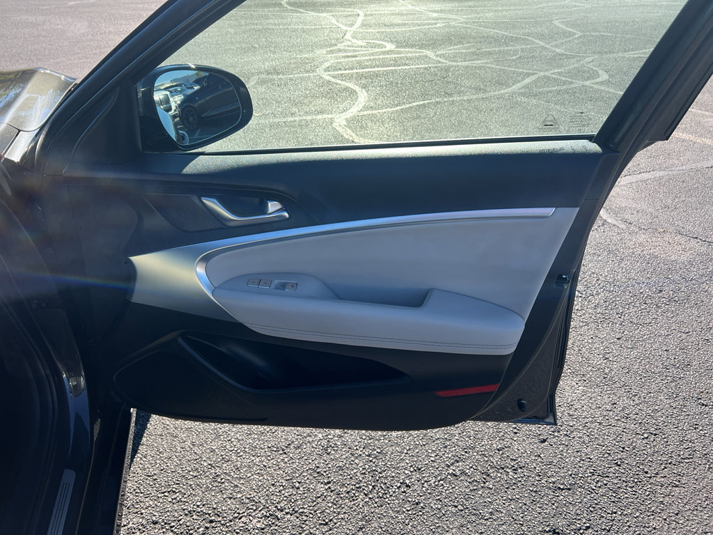 Used 2023 Genesis G70 2.0T image 30