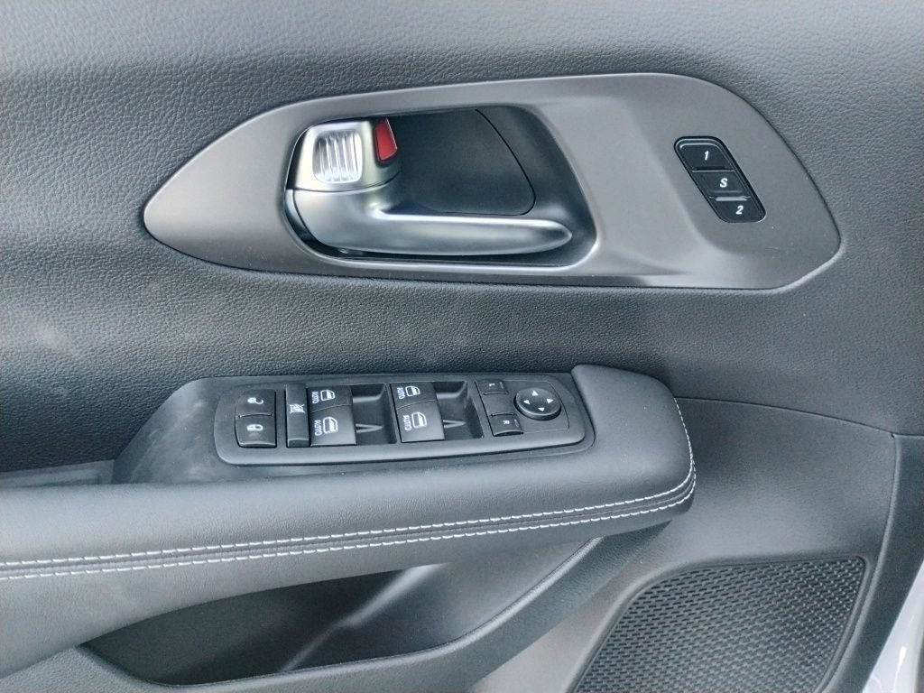 New 2026 Chrysler Pacifica Select image 21