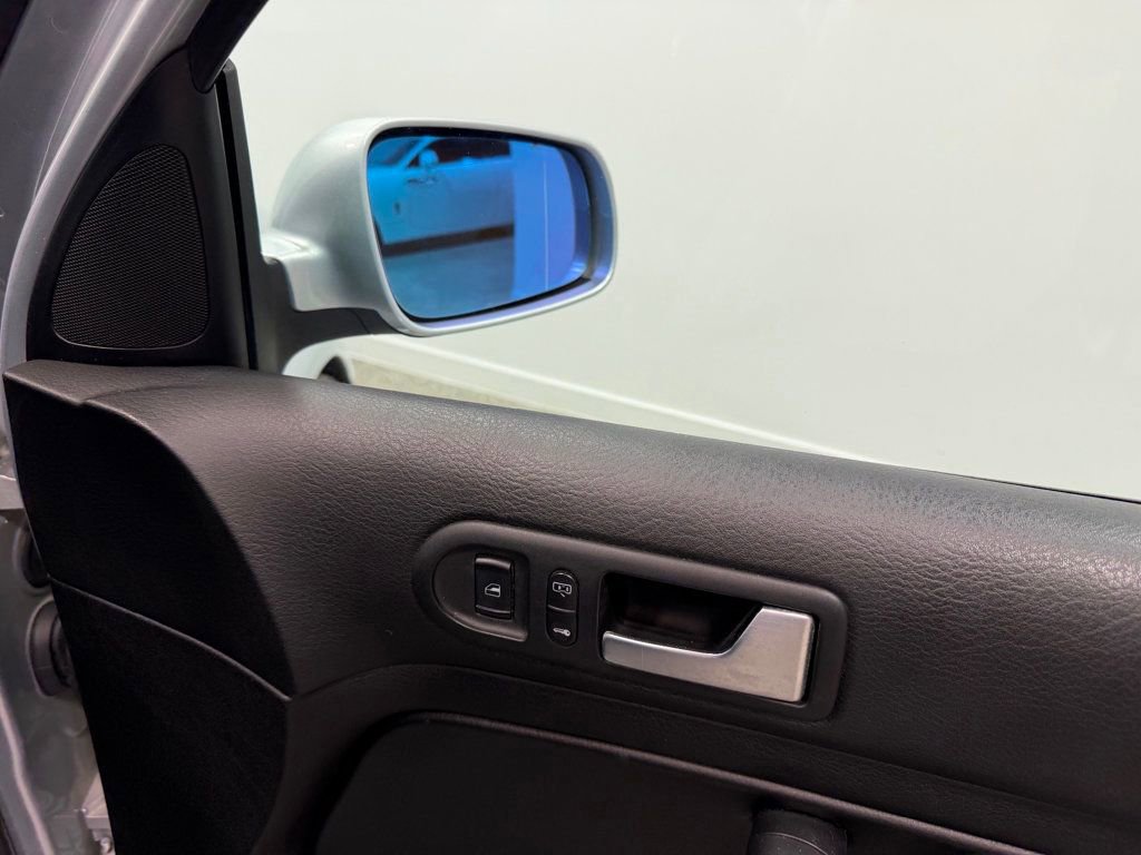 Used 2004 Volkswagen R32 image 35