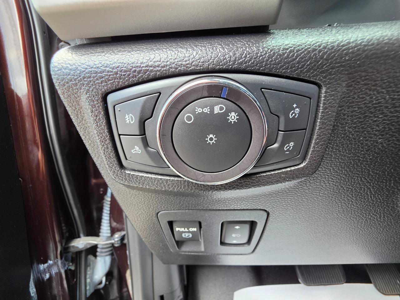 Used 2018 Ford F150 Lariat w/ Equipment Group 502A Luxury AWD/4WD image 15