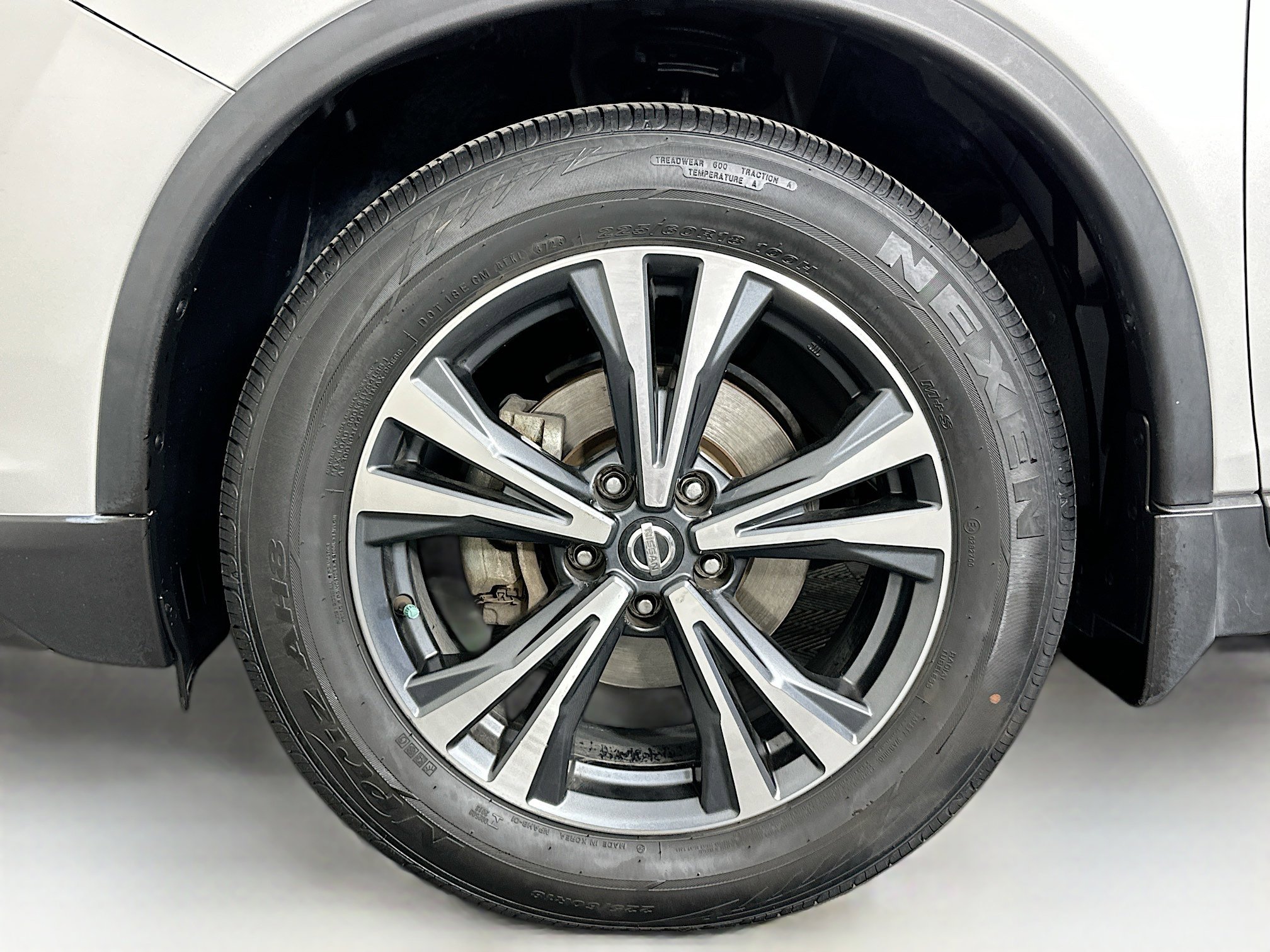 Used 2018 Nissan Rogue SL w/ Premium Package image 11