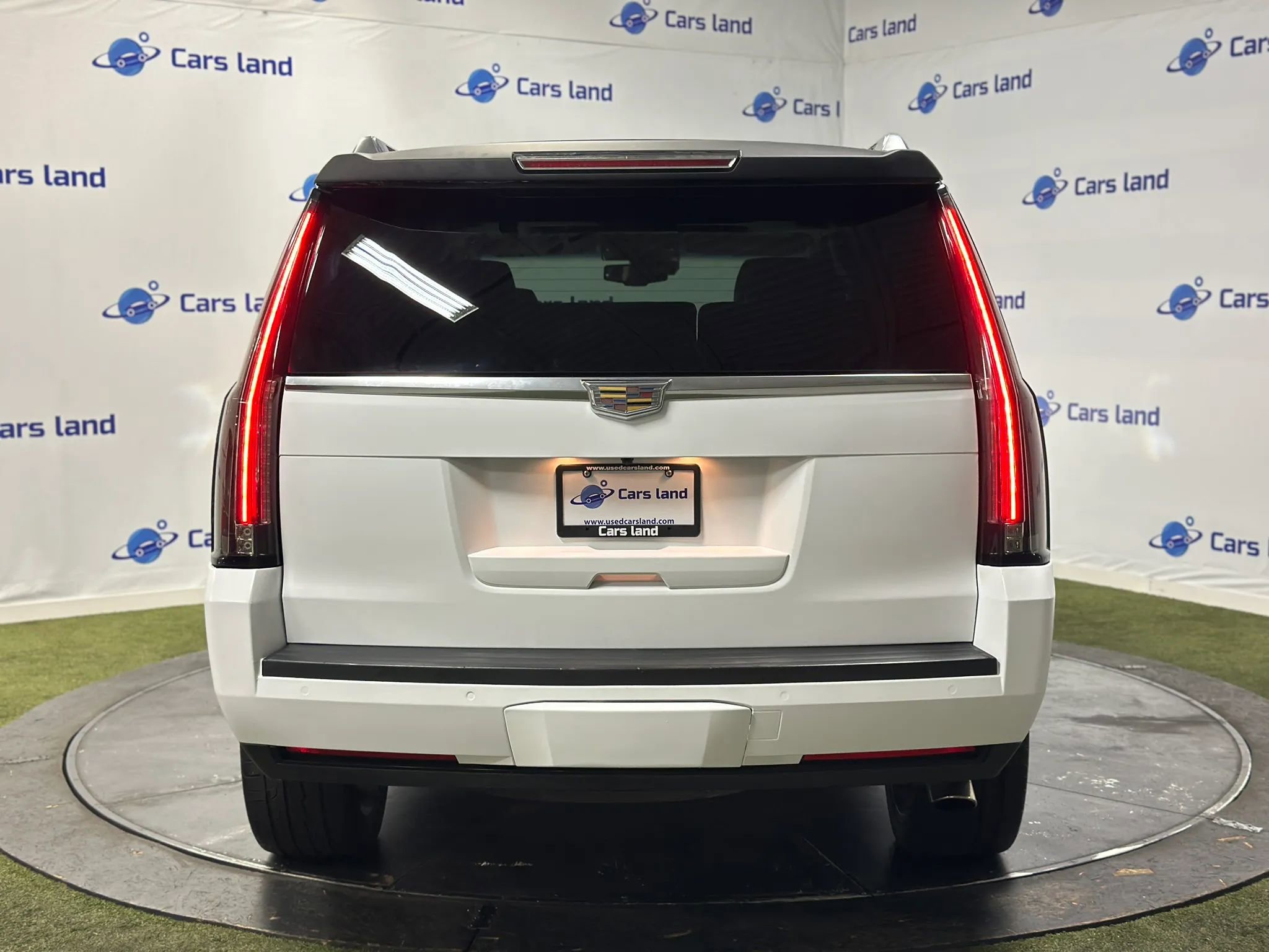 Used 2016 Cadillac Escalade Luxury image 4
