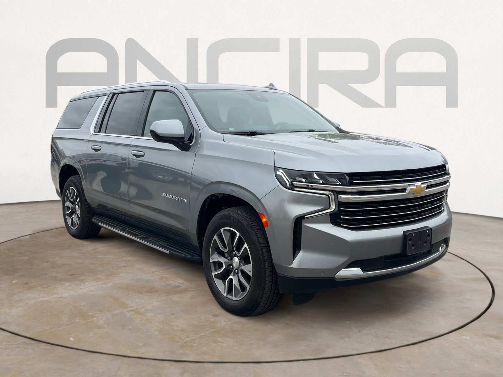 Used 2023 Chevrolet Suburban LT image 4