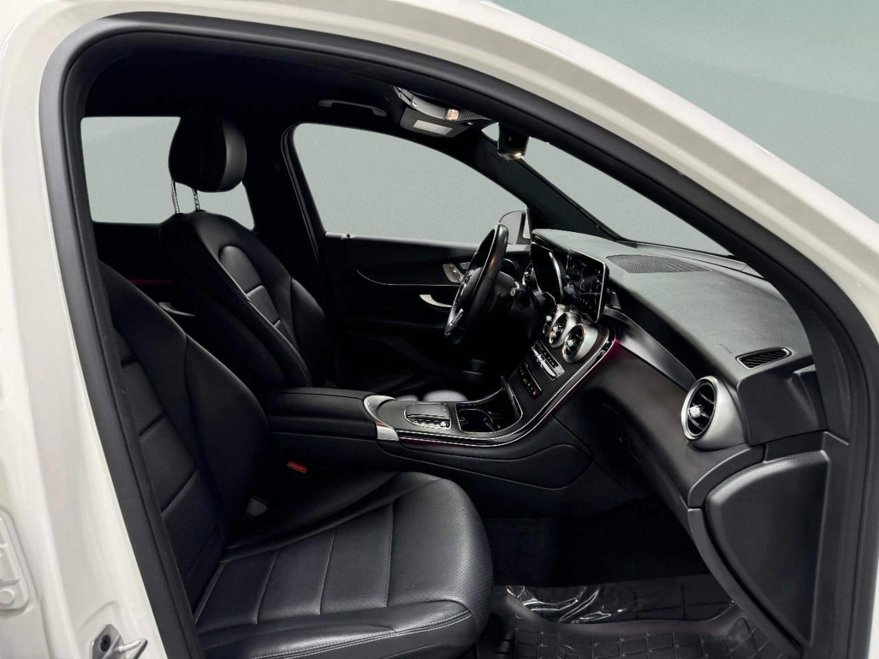 Used 2022 Mercedes-Benz GLC 300 4MATIC image 17