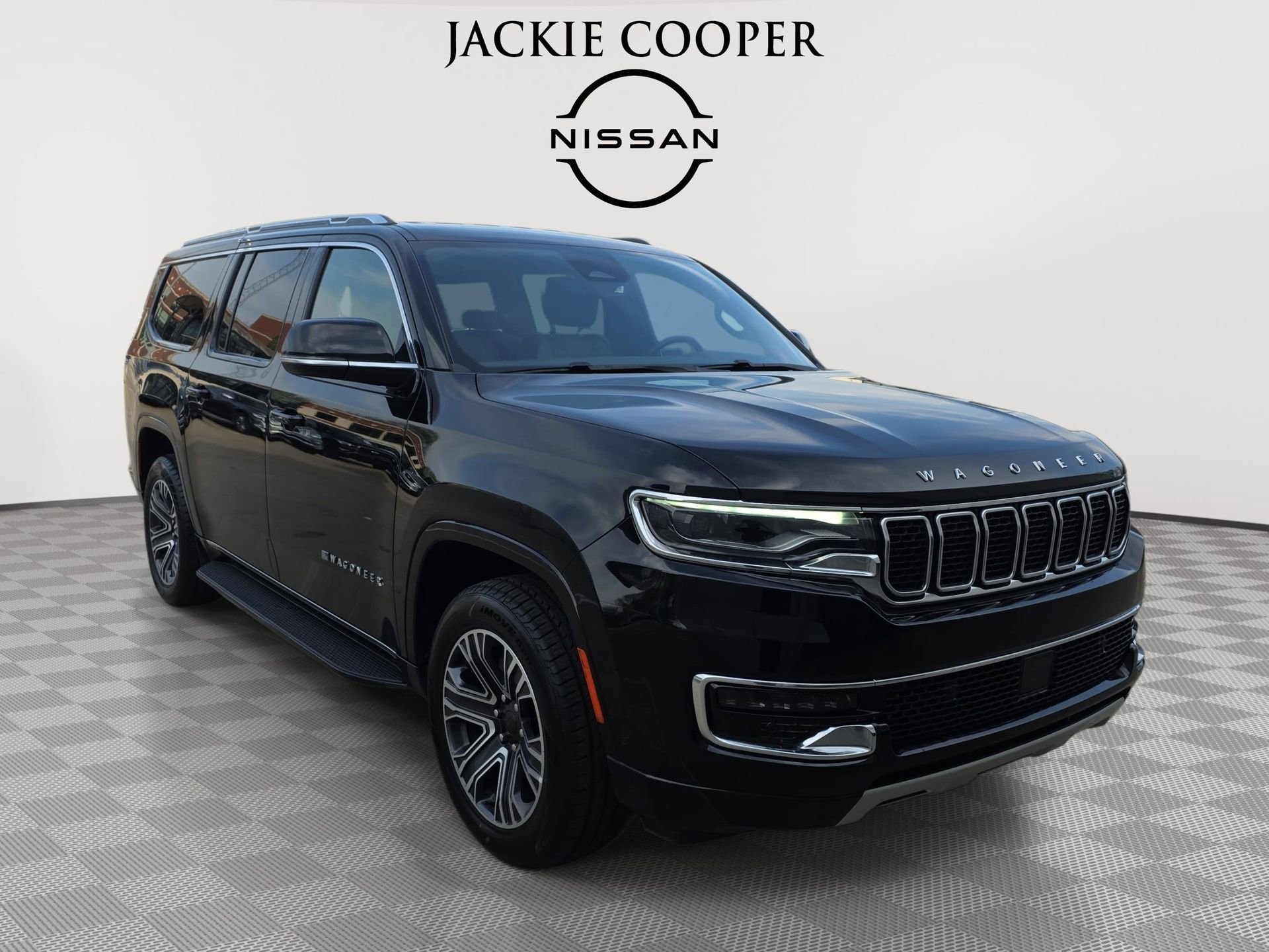 Used 2024 Jeep Wagoneer L Series II RWD image 3