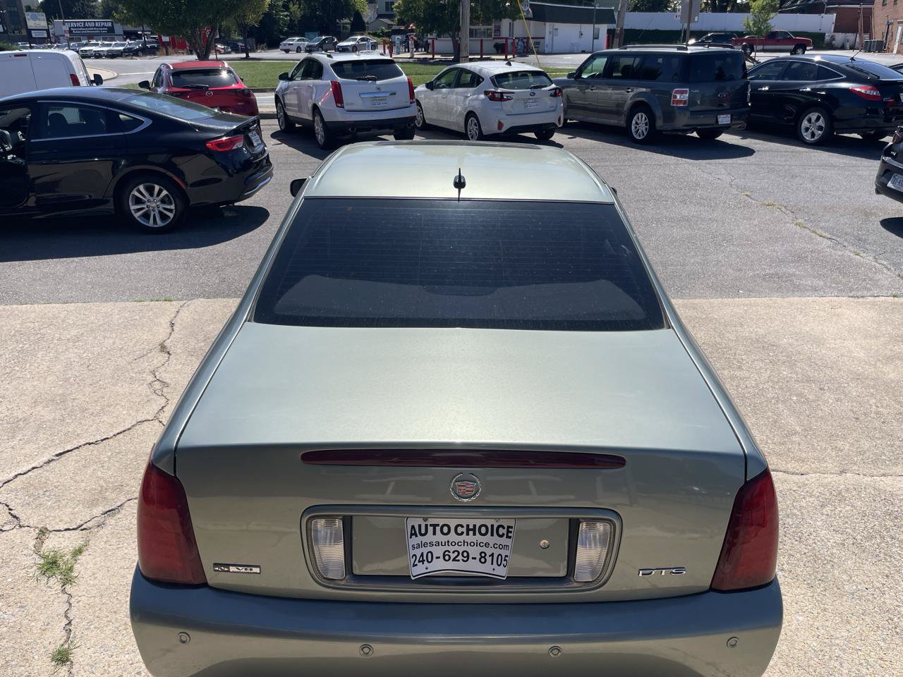 Used 2005 Cadillac De Ville DTS w/ Equipment Group FWD image 16