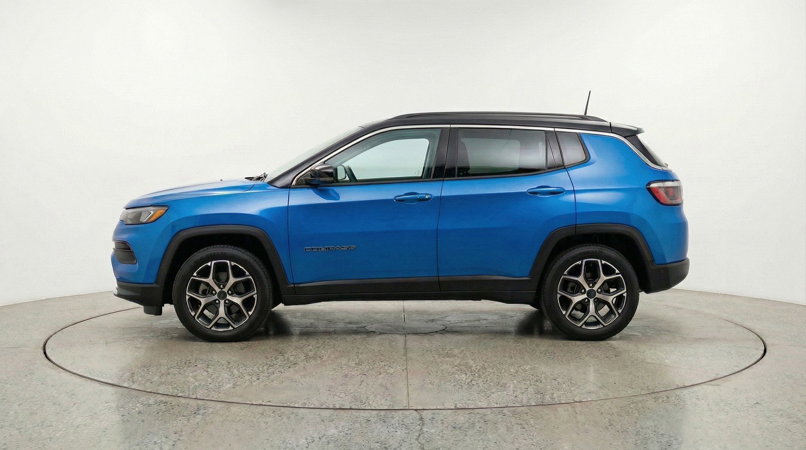 Used 2025 Jeep Compass Limited AWD/4WD image 5