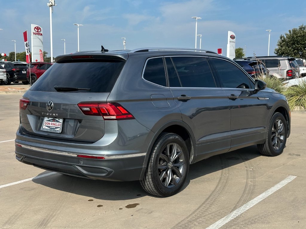 Used 2023 Volkswagen Tiguan SE FWD image 3