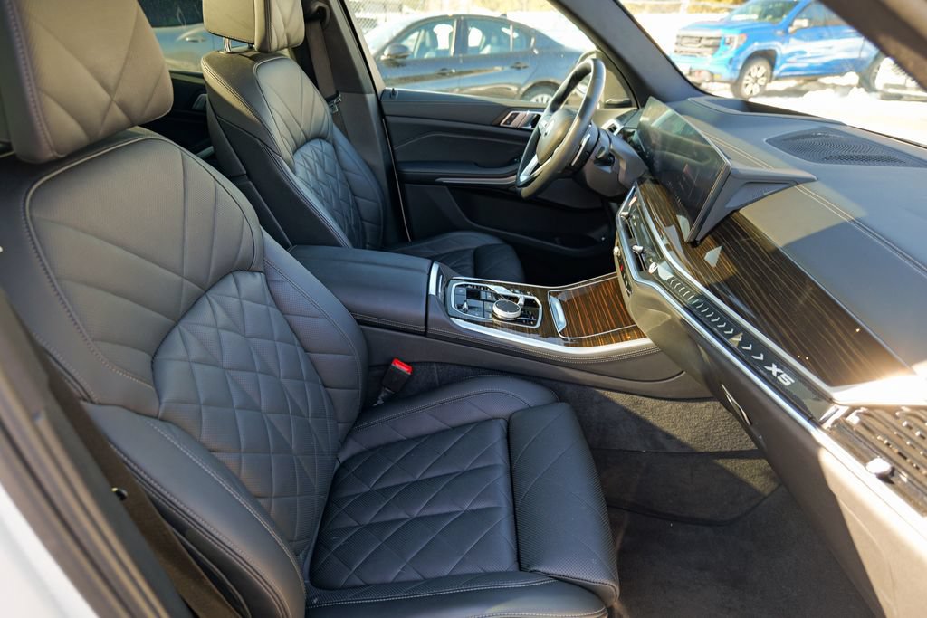 Used 2024 BMW X5 xDrive50e AWD/4WD image 34