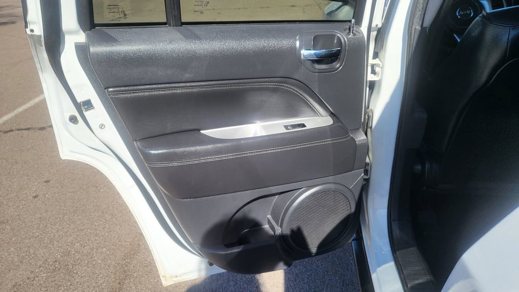 Used 2016 Jeep Compass Latitude image 19