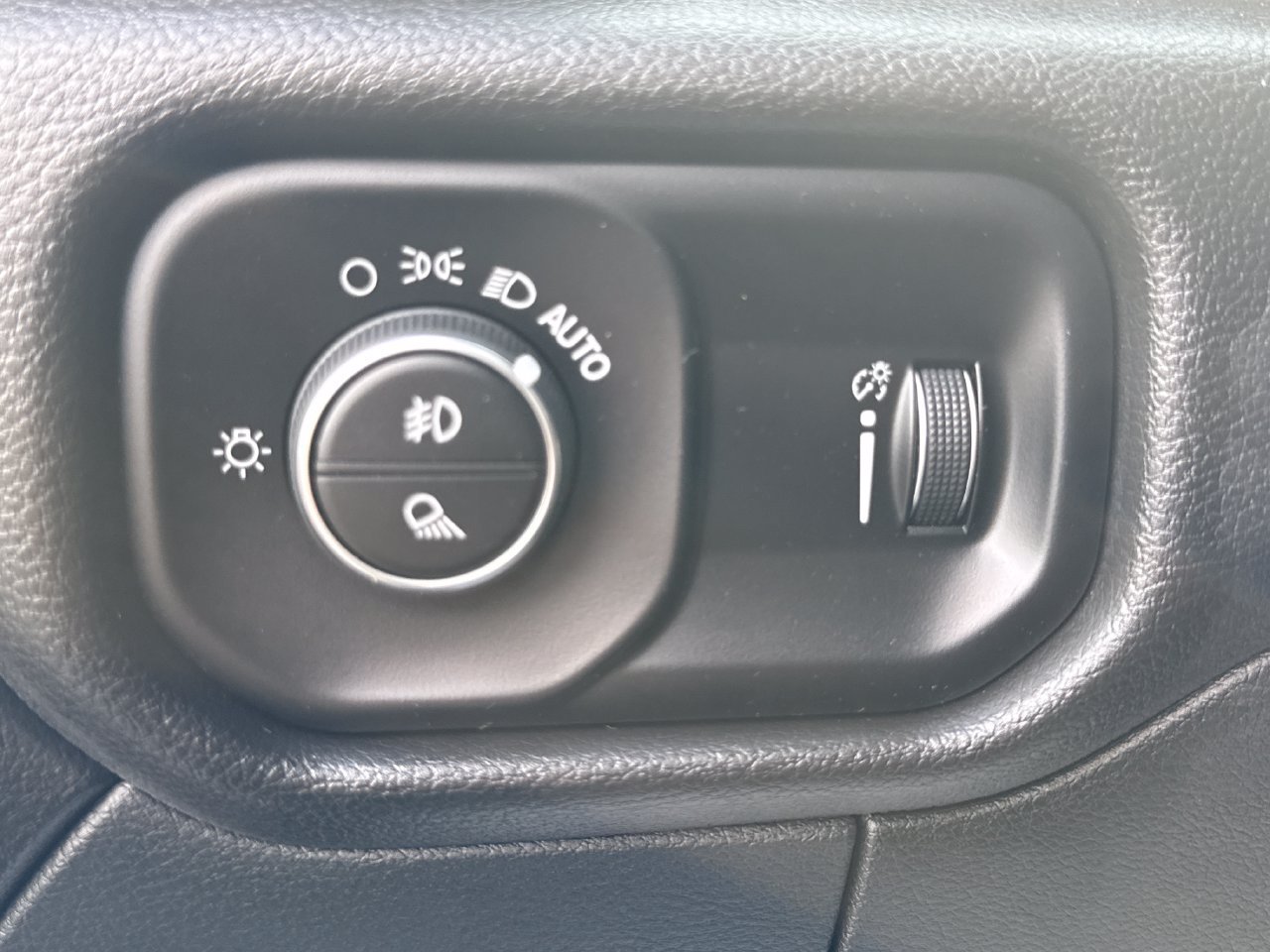 Used 2025 RAM 5500 4x4 Crew Cab image 17
